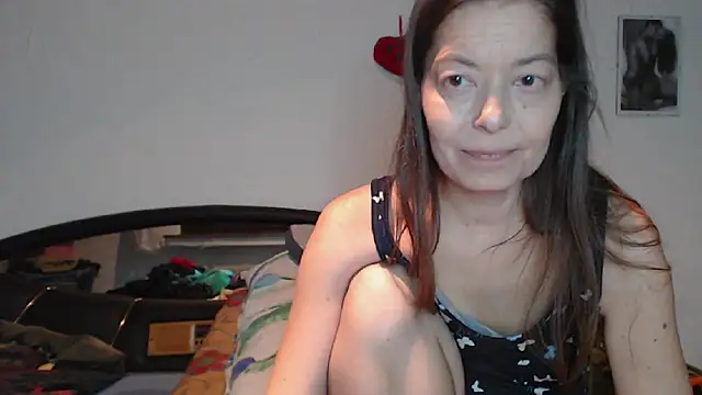 Snapshot of SexySarah177 chatting on December 2024 09:53:02 PM SexySarah177 online show from December 2024 09:53:02 PM