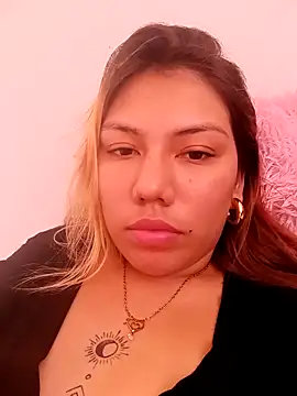 Snapshot of MiaCastillo chatting on October 2025 09:37:02 PM MiaCastillo online show from October 2025 09:37:02 PM