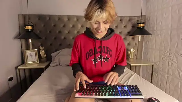 OliIverr22 online show from September 2025 02:18:02 PM