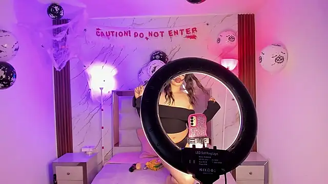 Snapshot of Lizeth_Salazar chatting on October 2025 12:03:01 PM Lizeth Salazar online show from October 2025 12:03:01 PM