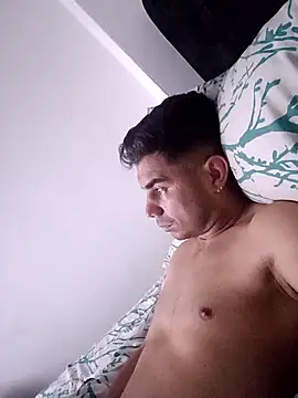 Snapshot of Ffeenniizz chatting on April 2026 12:41:01 AM Ffeenniizz online show from April 2026 12:41:01 AM