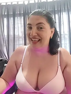 Snapshot of lina_maria99 chatting on November 2025 05:44:01 PM lina maria99 online show from November 2025 05:44:01 PM