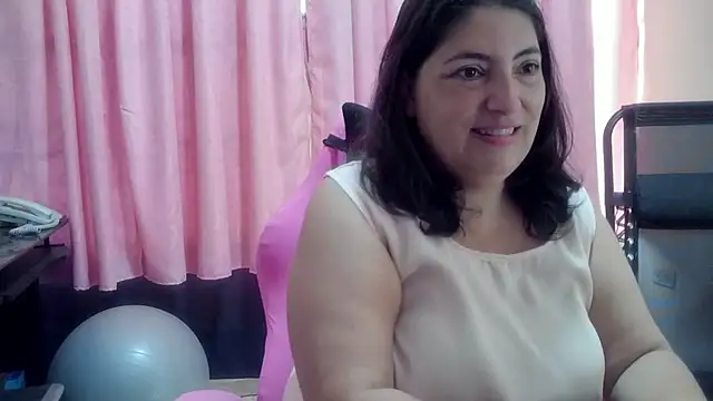 Snapshot of lina_maria99 chatting on June 2026 12:18:01 PM lina maria99 online show from June 2026 12:18:01 PM