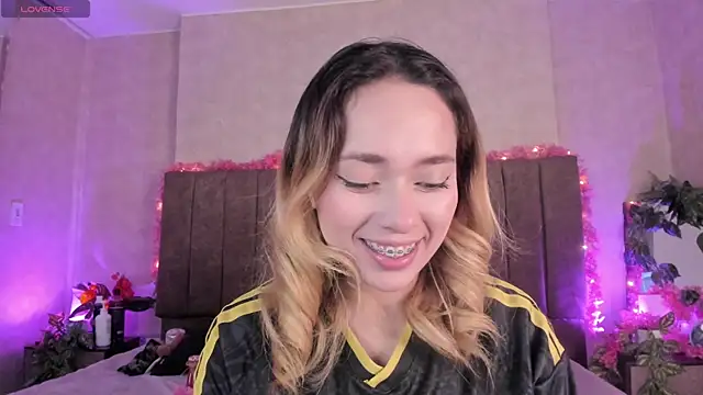 LanaMills  online show from July 2026 06:30:01 AM