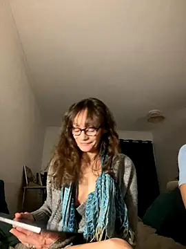 Chris06d22xh online show from November 2025 08:10:01 PM