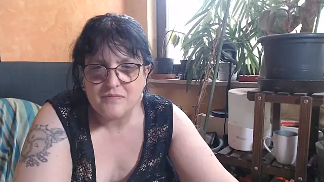 Snapshot of ladyfrombonn chatting on May 2026 02:14:01 PM ladyfrombonn online show from May 2026 02:14:01 PM