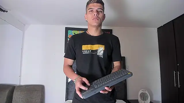 Snapshot of wyatt_3 chatting on October 2025 12:18:02 PM wyatt 3 online show from October 2025 12:18:02 PM