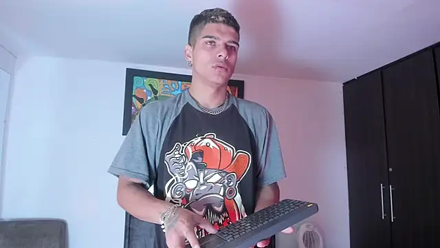 Snapshot of wyatt_3 chatting on November 2025 01:35:02 PM wyatt 3 online show from November 2025 01:35:02 PM