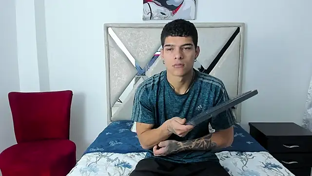 Snapshot of wyatt_3 chatting on December 2025 01:37:02 PM wyatt 3 online show from December 2025 01:37:02 PM