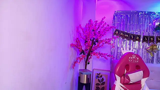 Snapshot of Anie_johnson chatting on December 2025 07:53:02 PM Anie johnson online show from December 2025 07:53:02 PM