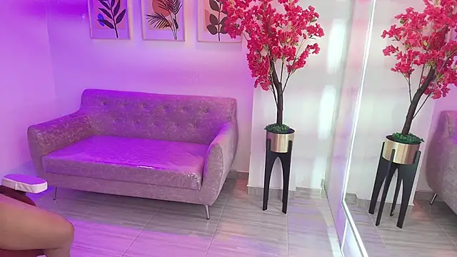 Anie johnson online show from April 2026 06:54:02 PM