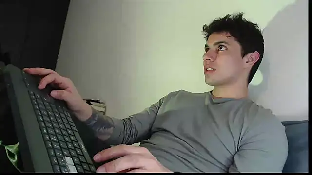 Snapshot of yourfavoriteboy__ chatting on January 2026 04:04:02 AM yourfavoriteboy online show from January 2026 04:04:02 AM