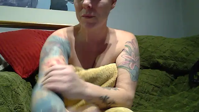 Island Siren online show from October 2025 07:01:02 PM