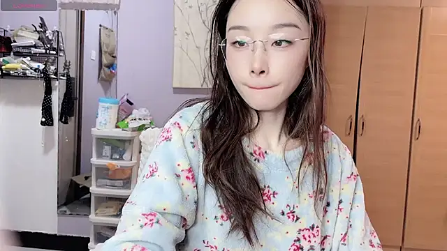 Y2Luvk online show from November 2025 10:26:02 PM