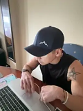 Latinhot31 online show from February 2026 02:36:01 PM