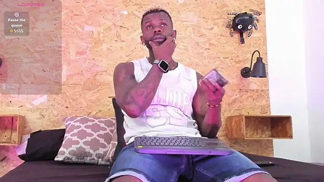 Snapshot of santiblack7 chatting on November 2025 02:20:01 AM santiblack7 online show from November 2025 02:20:01 AM