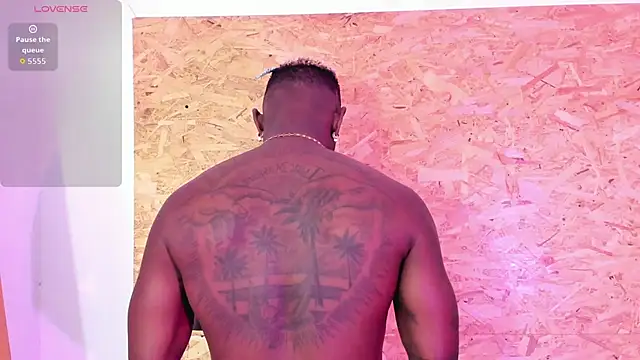 Snapshot of santiblack7 chatting on November 2025 02:01:02 AM santiblack7 online show from November 2025 02:01:02 AM