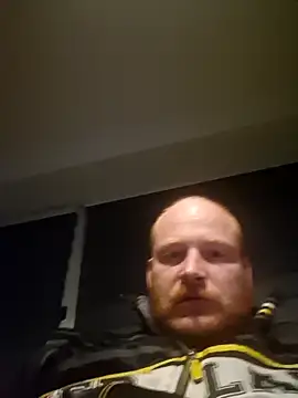 svenni2525 online show from November 2025 04:38:01 PM