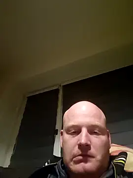 svenni2525 online show from December 2025 02:38:01 AM