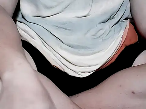 Snapshot of MistressGwennxx chatting on November 2025 04:44:01 AM MistressGwennxx online show from November 2025 04:44:01 AM