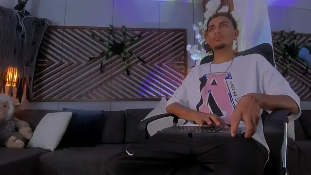 Snapshot of Adonis_WB chatting on October 2025 09:27:01 PM Adonis WB online show from October 2025 09:27:01 PM