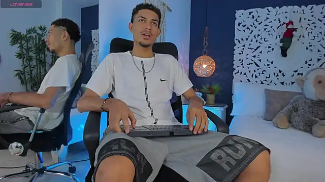 Adonis WB online show from November 2025 10:08:02 PM