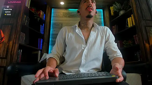 Donovan Desmond online show from October 2025 08:02:02 PM