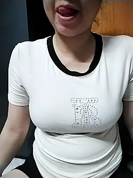 Snapshot of Mie_rose chatting on April 2026 01:41:02 PM Mie rose online show from April 2026 01:41:02 PM