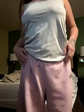 Snapshot of Tlynn chatting on October 2025 03:57:02 PM Tlynn online show from October 2025 03:57:02 PM