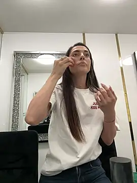 EllyLynn online show from April 2026 05:29:01 PM