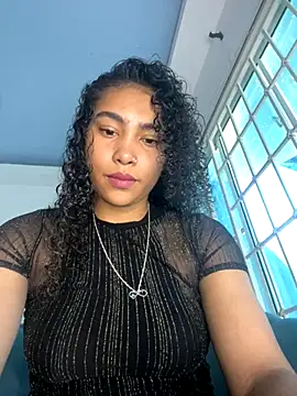 Snapshot of SophieD chatting on November 2025 02:06:01 PM SophieD online show from November 2025 02:06:01 PM