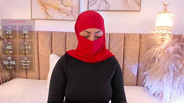 Snapshot of azza__ chatting on November 2025 12:04:01 PM azza online show from November 2025 12:04:01 PM