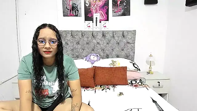 Snapshot of nay_and_aleja1 chatting on June 2026 11:32:01 PM nay and aleja1 online show from June 2026 11:32:01 PM