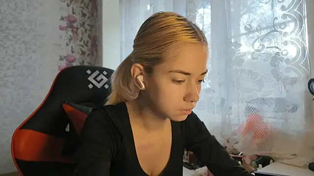 Witching Moon online show from November 2025 07:20:02 AM