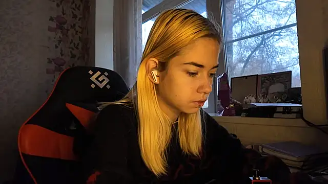 Witching Moon online show from November 2025 08:06:01 AM