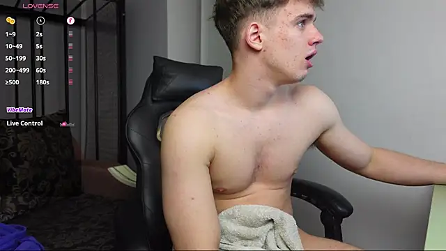 Snapshot of Ricky_Becko chatting on October 2025 04:31:02 PM Ricky Becko online show from October 2025 04:31:02 PM