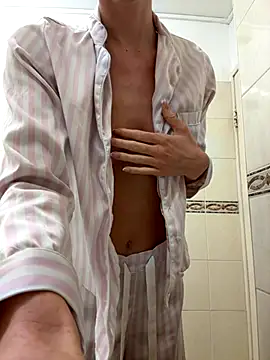 MilaRenee online show from October 2025 06:54:02 AM