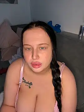 Snapshot of brunetteGirl274 chatting on November 2025 09:28:01 PM brunetteGirl274 online show from November 2025 09:28:01 PM