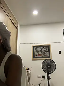 EmilyKisx online show from November 2025 01:32:01 PM