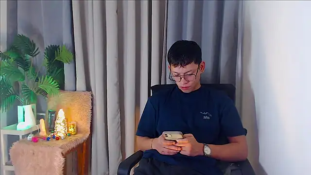 Snapshot of pinkcock_froi2305 chatting on October 2025 02:26:02 PM pinkcock froi2305 online show from October 2025 02:26:02 PM