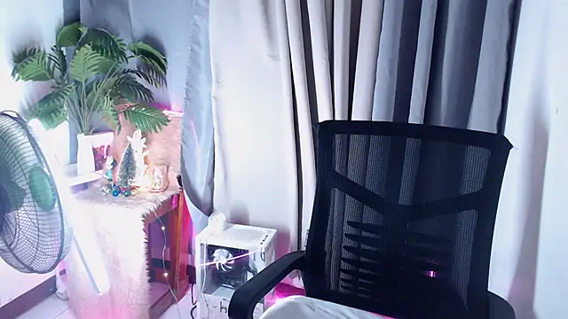 Snapshot of pinkcock_froi2305 chatting on November 2025 04:39:02 AM pinkcock froi2305 online show from November 2025 04:39:02 AM