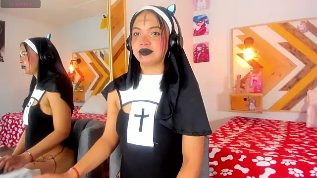 Snapshot of SoleneFontaine chatting on October 2025 12:28:02 PM SoleneFontaine online show from October 2025 12:28:02 PM