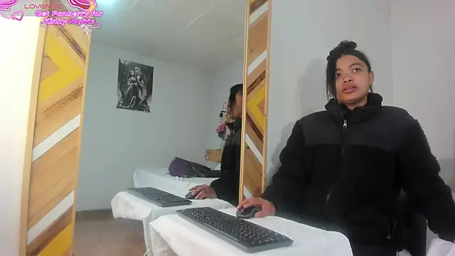 Snapshot of SoleneFontaine chatting on December 2025 12:10:01 PM SoleneFontaine online show from December 2025 12:10:01 PM