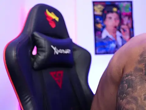 logan hugh8 online show from November 2025 02:22:01 AM