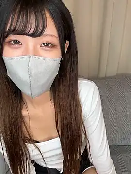 emiiiii1001 online show from November 2025 02:22:01 AM