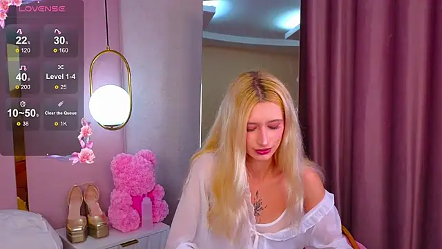 Snapshot of Monica_Leen chatting on September 2025 06:48:02 AM Monica Leen online show from September 2025 06:48:02 AM