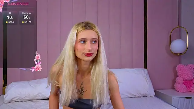 Snapshot of Monica_Leen chatting on September 2025 06:28:02 AM Monica Leen online show from September 2025 06:28:02 AM