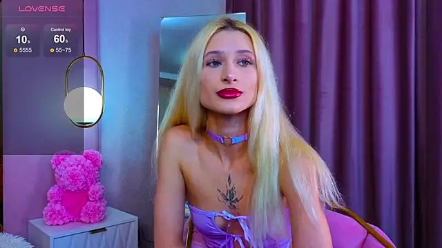 Snapshot of Monica_Leen chatting on October 2025 06:37:02 AM Monica Leen online show from October 2025 06:37:02 AM