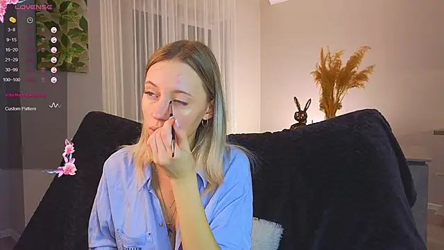 NyxaThorn online show from November 2025 02:39:01 PM