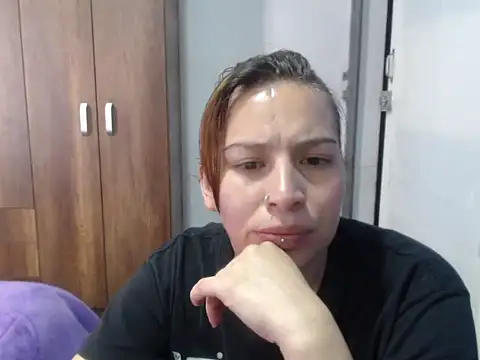 cloequeen15 online show from November 2025 12:48:02 PM